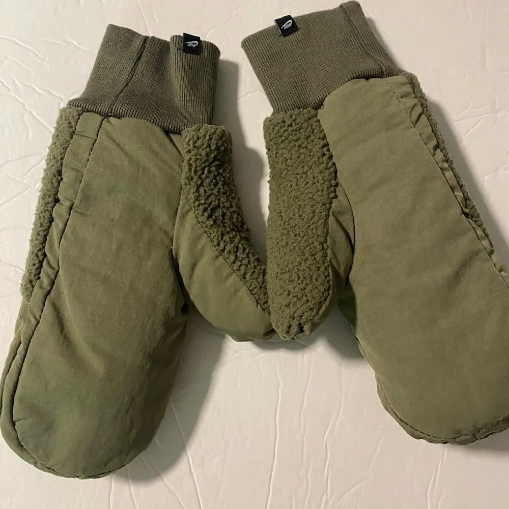 Nike women’s faux fur fleece lined sherpa nylon army green mittens XS